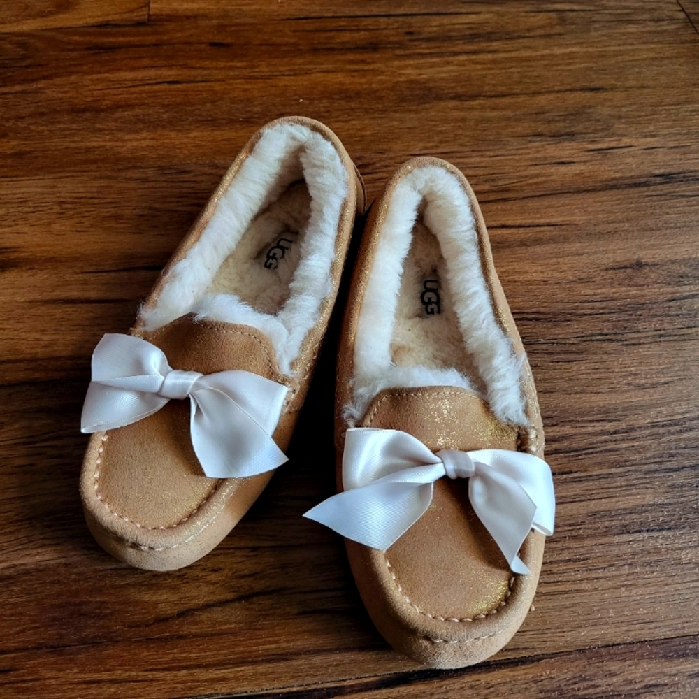 Uggs moccasins. Sz 5. Chestnut color